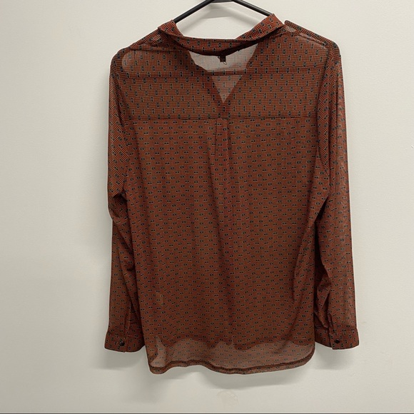 ✨NEW✨ RED SLINKY BUTTON UP BLOUSE / STRETCHY - Picture 7 of 7